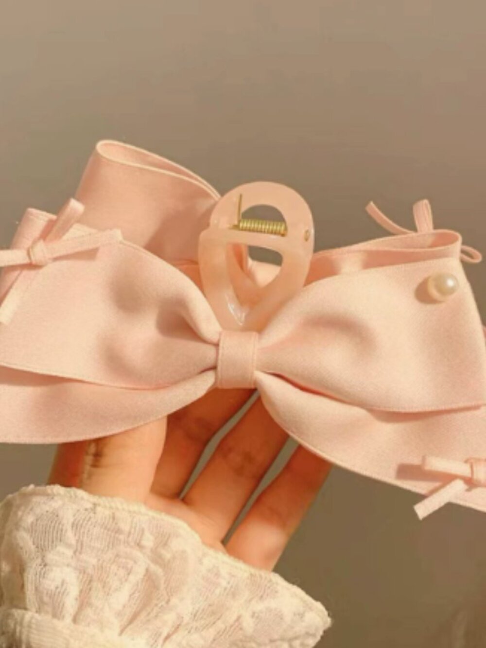 Women’s Oversized Satin Bow Hair Claw Clip